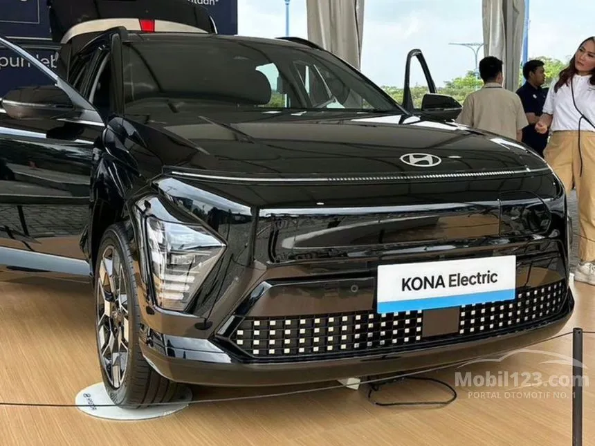 Jual Mobil Hyundai Kona 2024 Electric Prime Long Range di Jawa Barat Automatic Wagon Hitam Rp 500.000.000