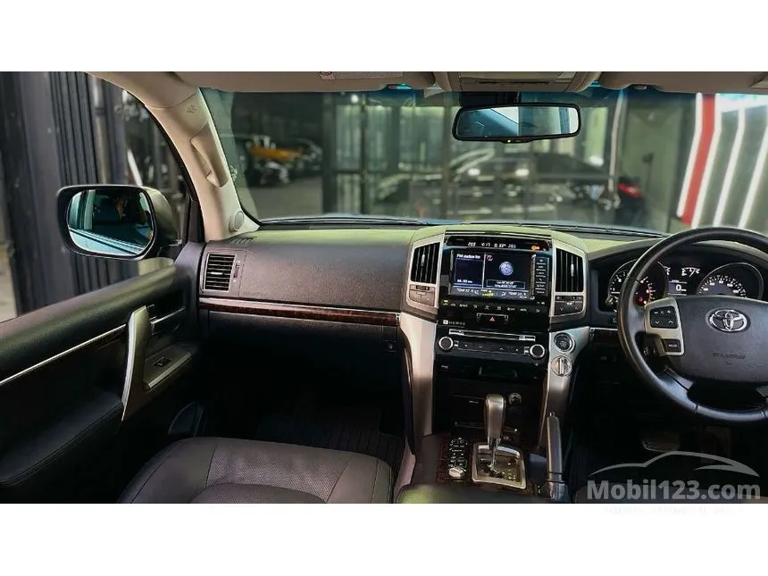 2012 Toyota Land Cruiser 200 Full spec SUV