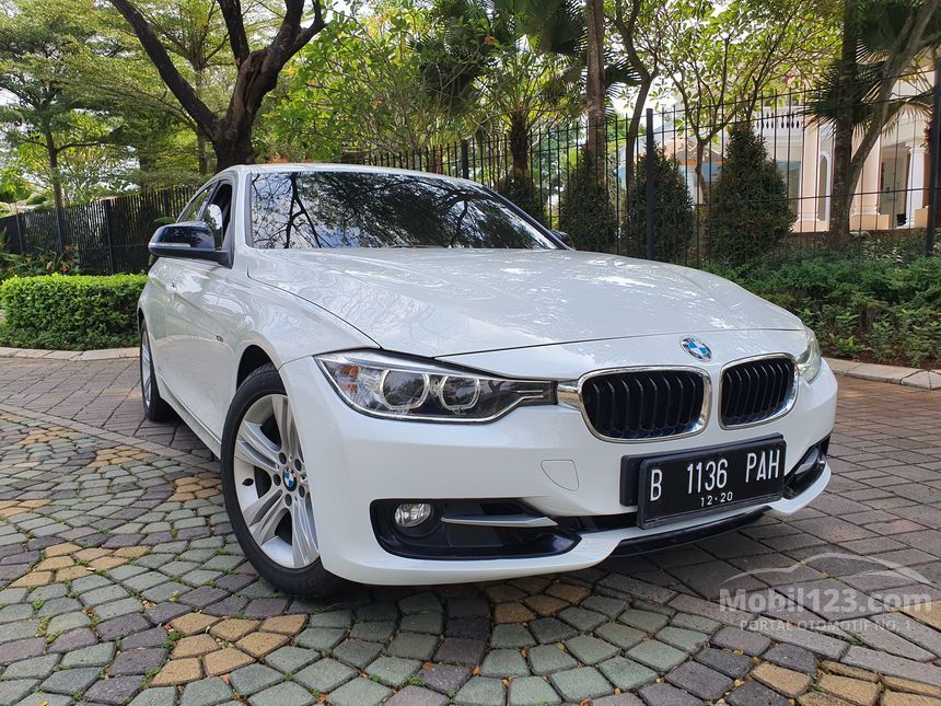 Jual Mobil  BMW  320i 2021 Sport  2 0 di Banten Automatic 