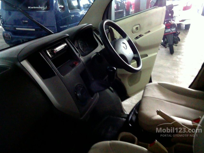 2009 Daihatsu Luxio M MPV