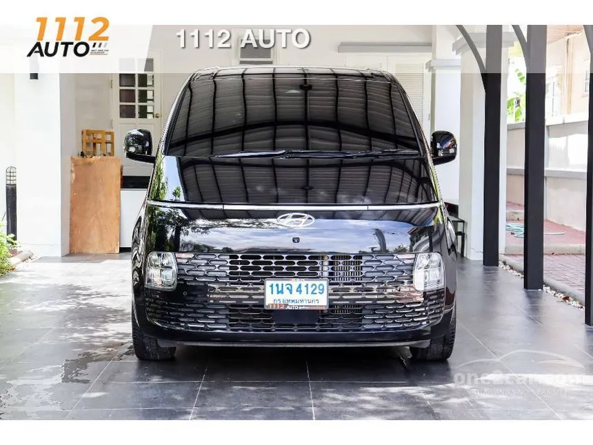 2023 Hyundai Staria SEL Van