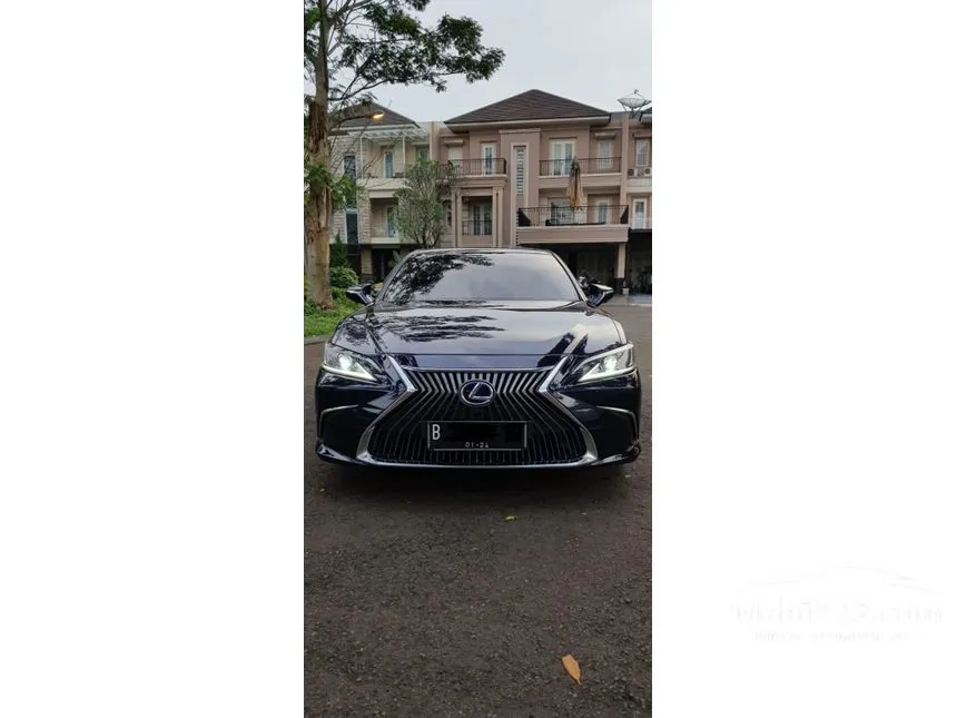 Jual Mobil Lexus ES300h 2018 Ultra Luxury 2.5 di DKI Jakarta Automatic Sedan Biru Rp 750.000.000