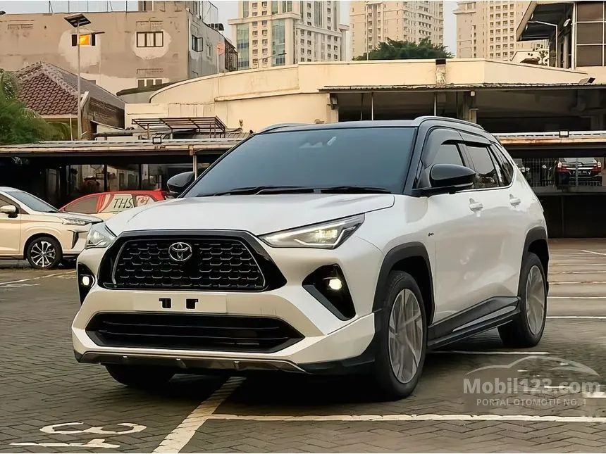 2026 Toyota Yaris Cross S HV SUV