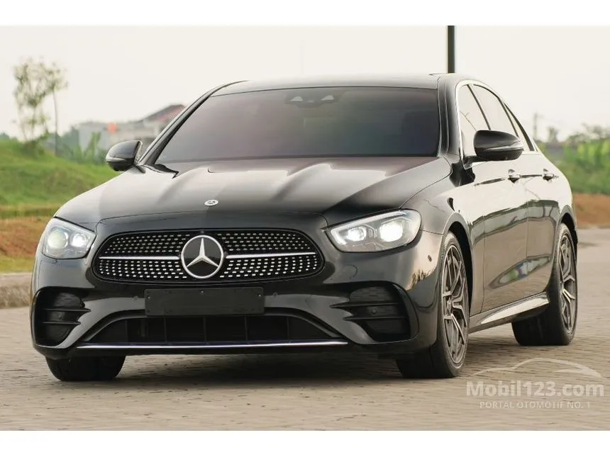 2022 Mercedes-Benz E300 AMG Line Sedan