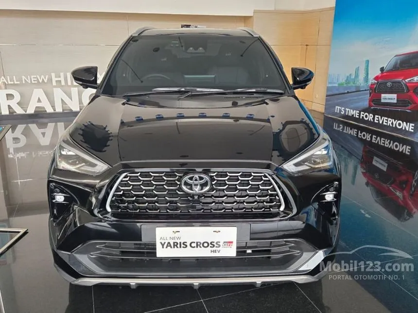Jual Mobil Toyota Yaris Cross 2024 S HV with GR Parts Aero Pkg(Prem Clr) 1.5 di Jawa Barat Automatic SUV Hitam Rp 325.000.000