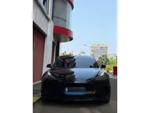 2021 Tesla Model 3 0.0 Standard Range Plus Sedan (Faktur 2022) Black on Black Odo 25 Rb (TERMURAH)