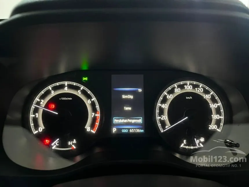 2022 Toyota Kijang Innova Zenix V (Non Premium Color) MPV