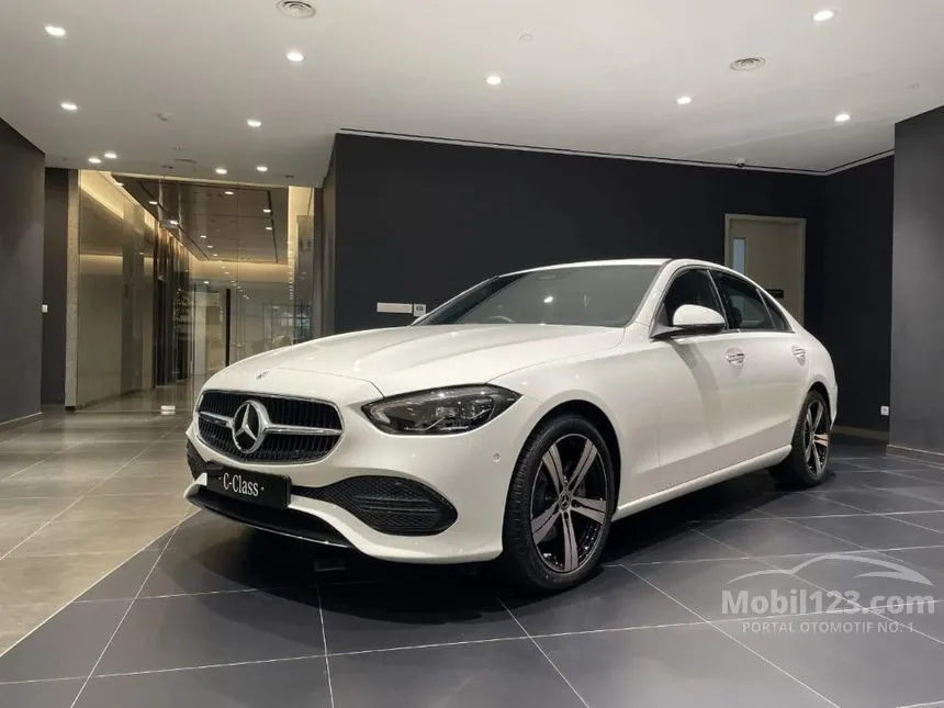 2025 Mercedes-Benz C200 Avantgarde Line Sedan