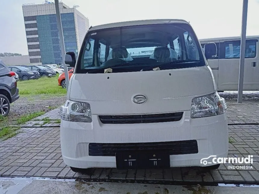 2025 Daihatsu Gran Max Mini Bus D Van