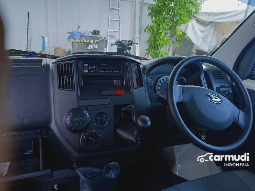 2025 Daihatsu Gran Max Mini Bus D Van