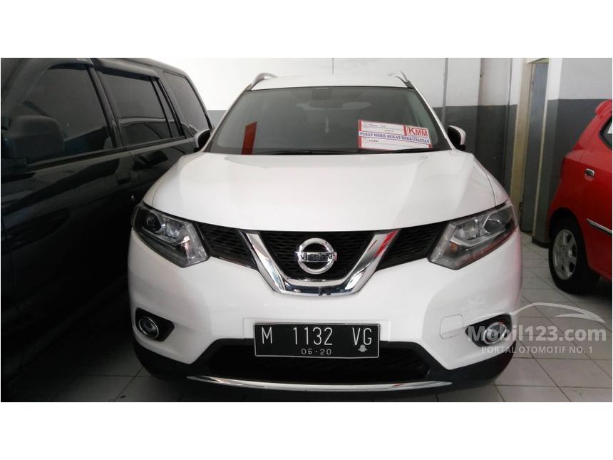 Jual Mobil Nissan X-Trail 2015 2.5 di Jawa Timur Automatic 