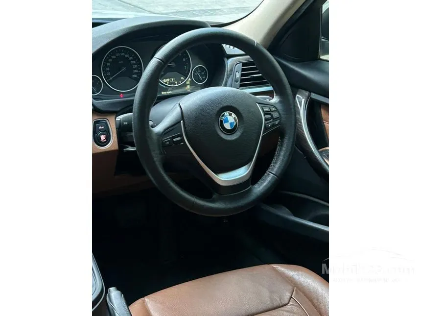 2014 BMW 320i Luxury Sedan