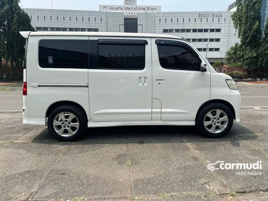 2013 Daihatsu Luxio X Wagon