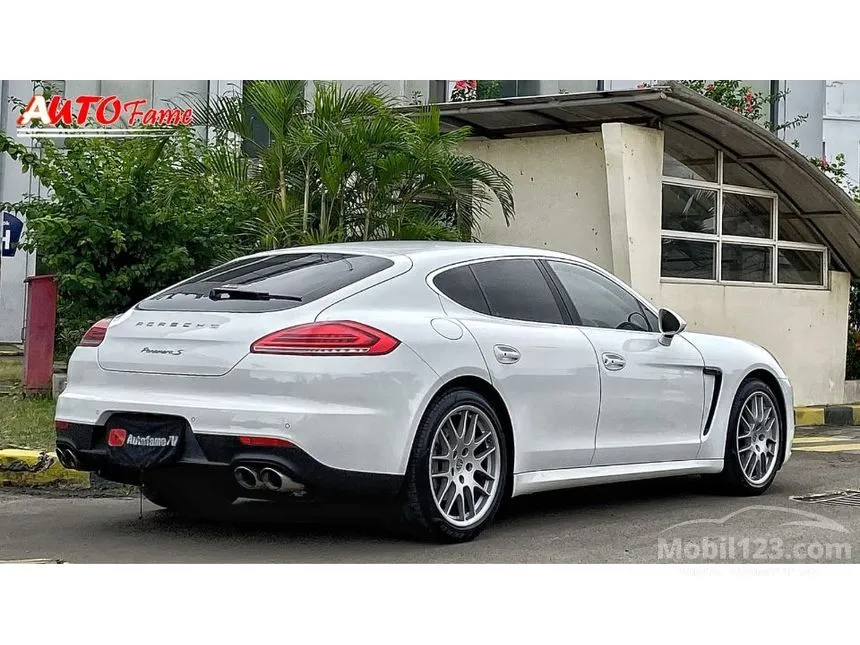 2015 Porsche Panamera S Hatchback