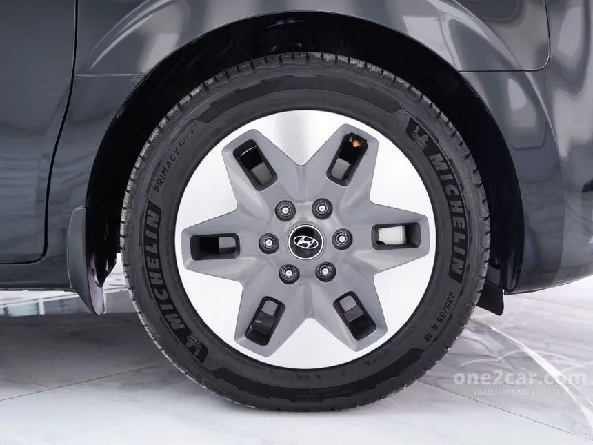 2021 Hyundai Staria SEL Van