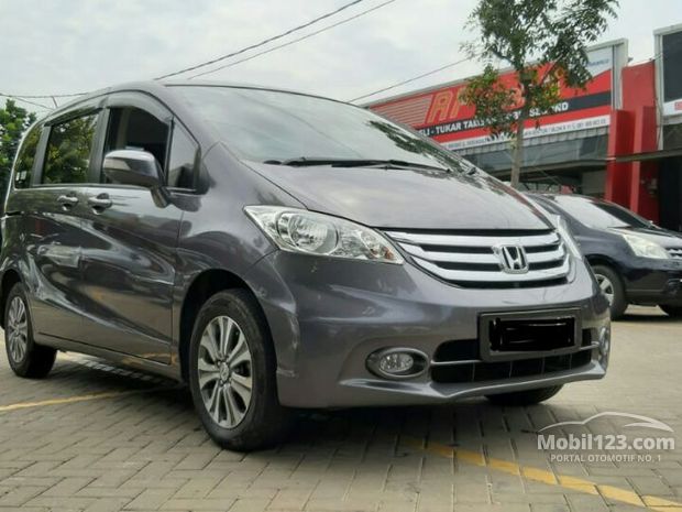 Honda Freed E Mobil Tahun 2015-2016 bekas dijual di 