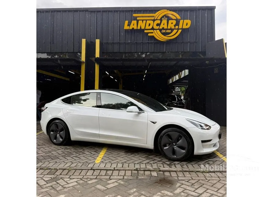 2020 Tesla Model 3 Standard Range Plus Sedan