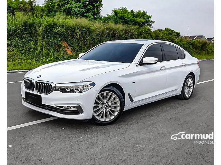 2018 BMW 530i Luxury Sedan