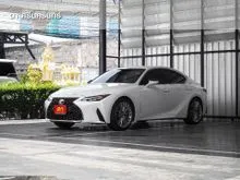 2025 Lexus IS300h 2.5 (ปี 13-26) Premium Sedan