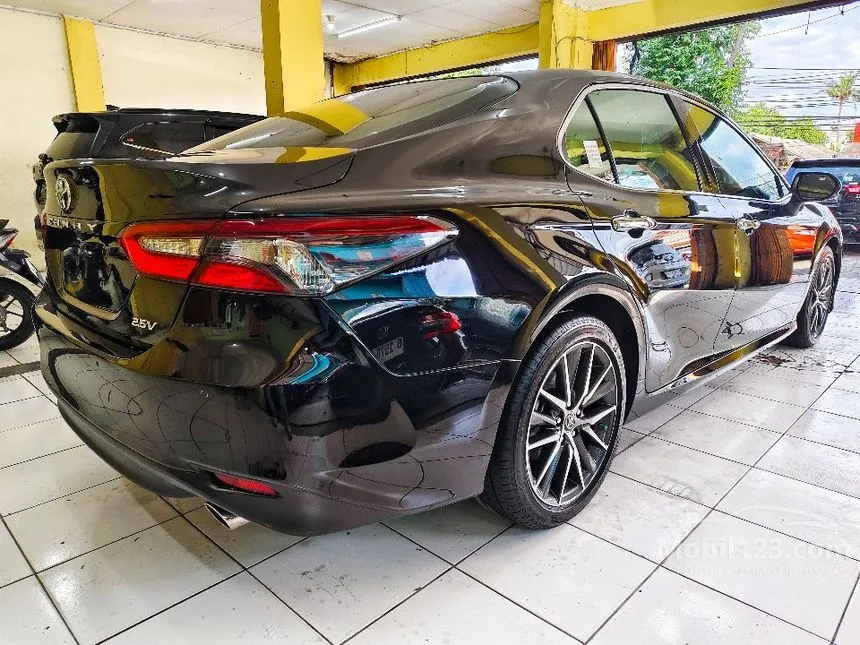 2022 Toyota Camry V (Premium Color) Sedan