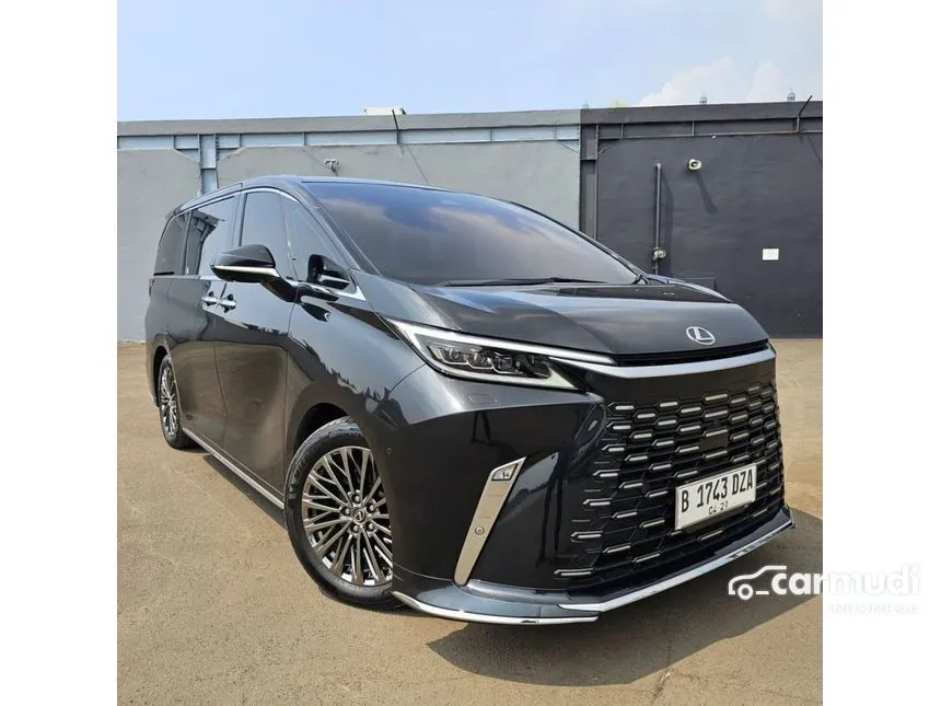2023 Lexus LM 350h 7 Seater MPV