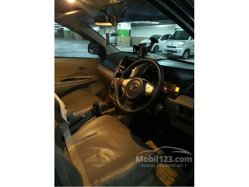 2015 Daihatsu Xenia R ATTIVO MPV