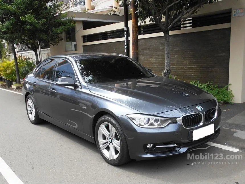 Jual Mobil BMW 320i 2013 Sport 2.0 di DKI Jakarta Automatic Sedan Abu
