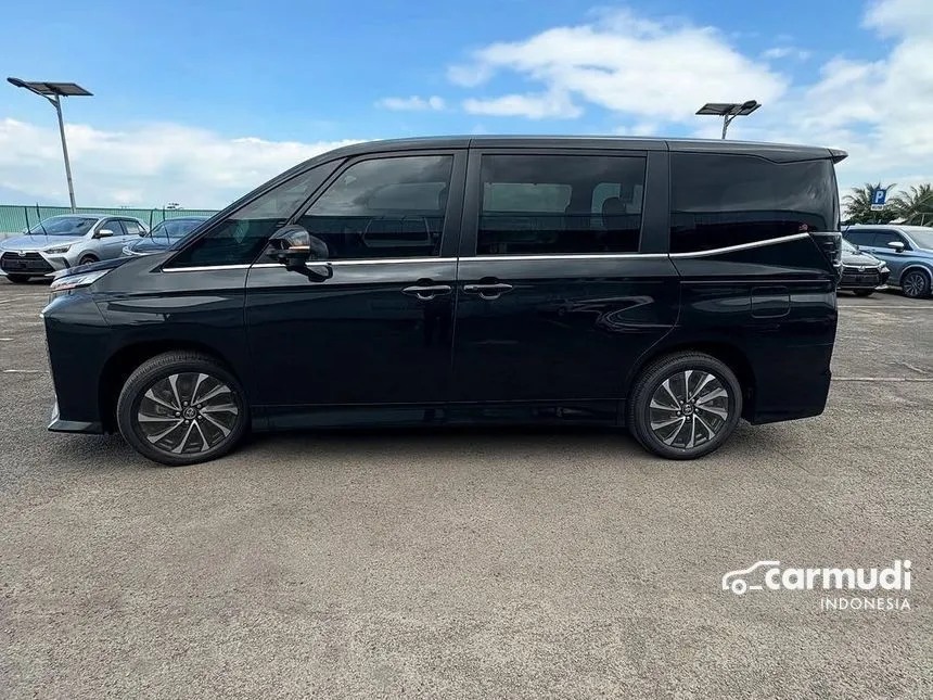 2025 Toyota Voxy (Premium Color) MPV