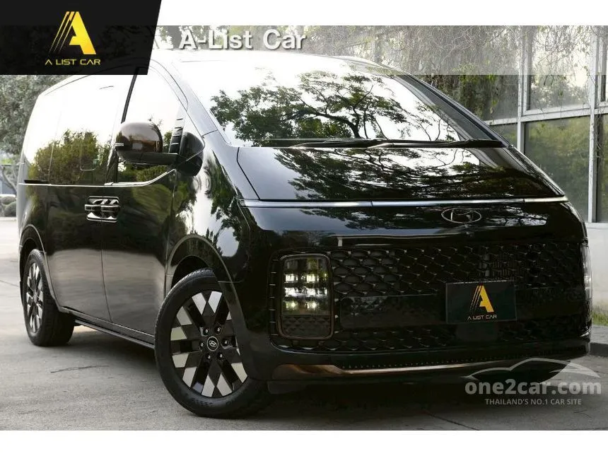 2024 Hyundai Staria Premium with sunroof Van