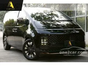 2024 Hyundai Staria 2.2 Premium with sunroof Van