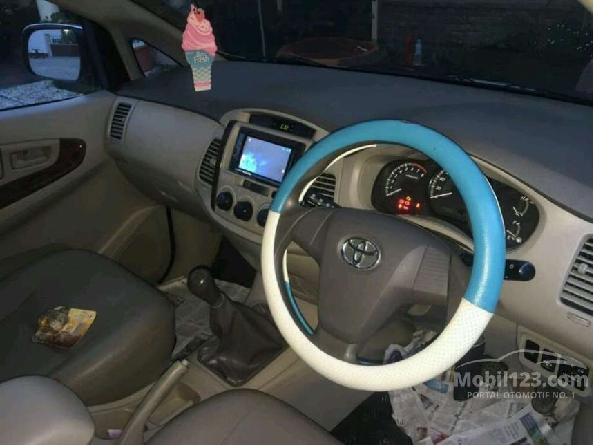 2013 Toyota Kijang Innova J MPV
