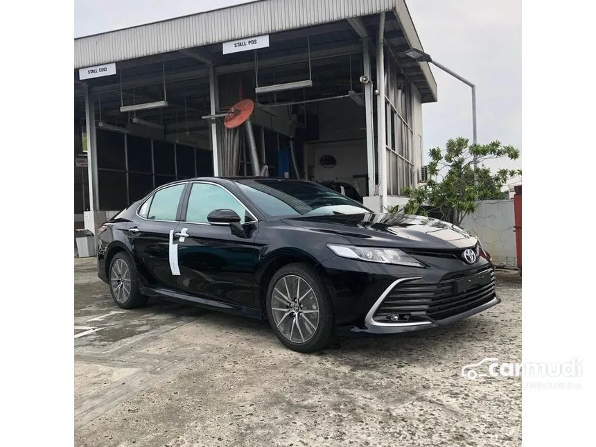 2024 Toyota Camry V Sedan