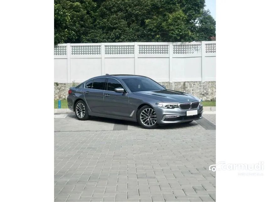 2018 BMW 530i Luxury Sedan