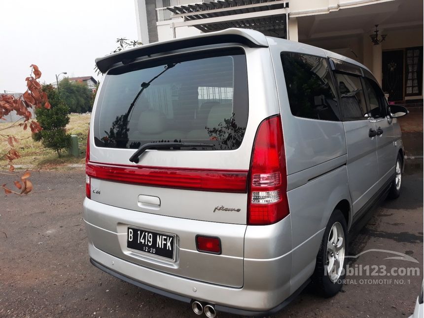 Nissan serena 2009