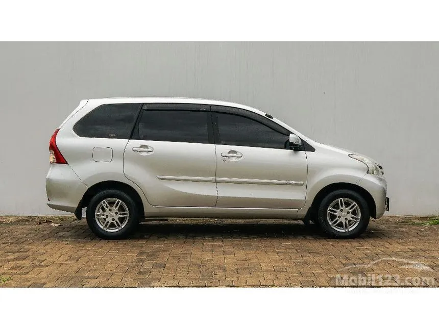 2014 Daihatsu Xenia R Deluxe MPV