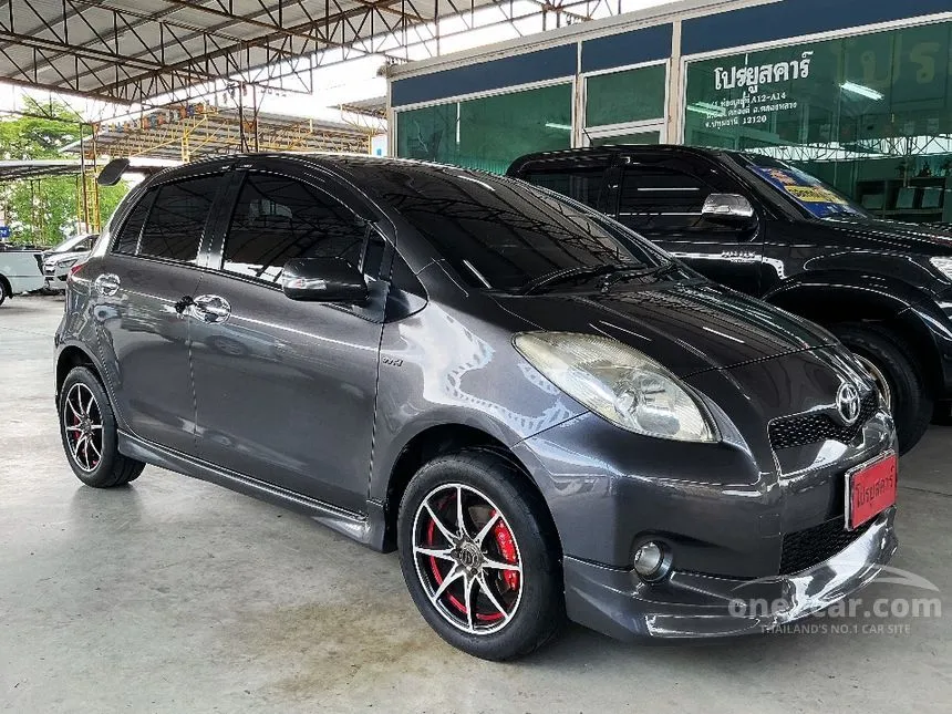 2013 Toyota YARIS G Hatchback