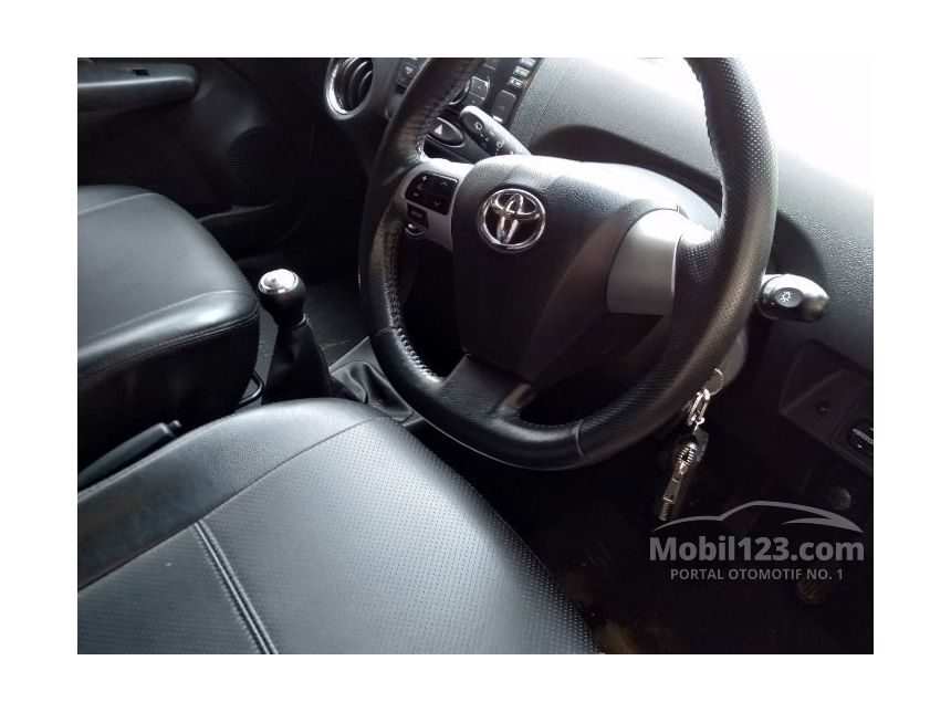 2016 Toyota Etios Valco G Hatchback