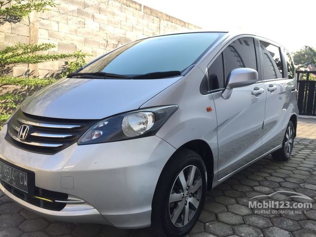 Honda Freed Mobil bekas dijual di Jawa-tengah Indonesia 