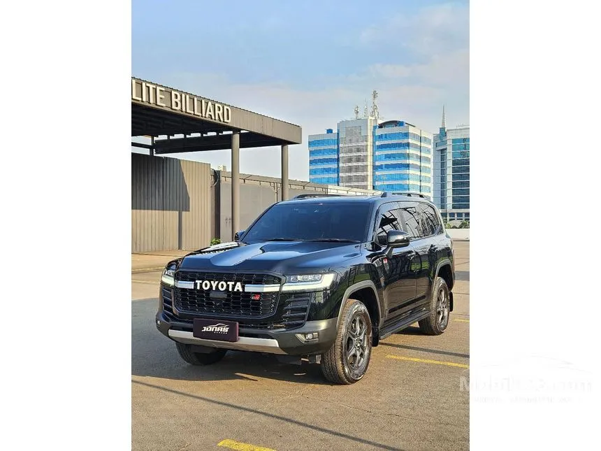 2023 Toyota Land Cruiser 300 GR-S (Premium Colour) SUV