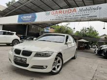 Bmw e90 320i facelift th 2012 limited edition white on red