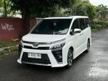 2017 Toyota Voxy 2.0 MPV promo lebaran, siap pakai