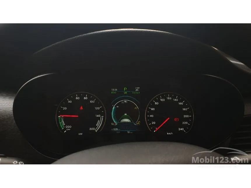 2025 BYD M6 Superior Captain 6-seater MPV