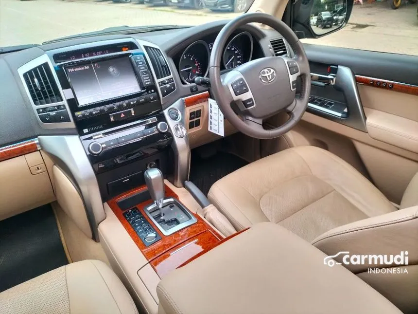 2014 Toyota Land Cruiser Full Spec E VX SUV