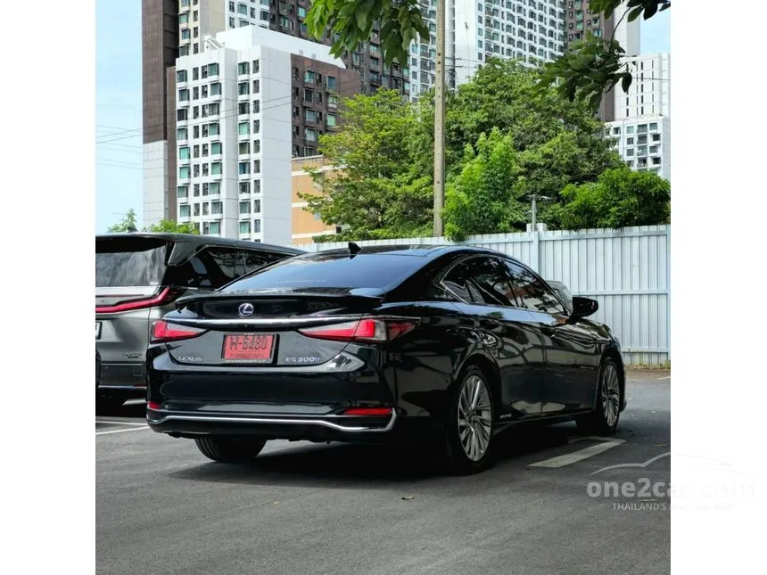 2021 Lexus ES300h Grand Luxury Sedan