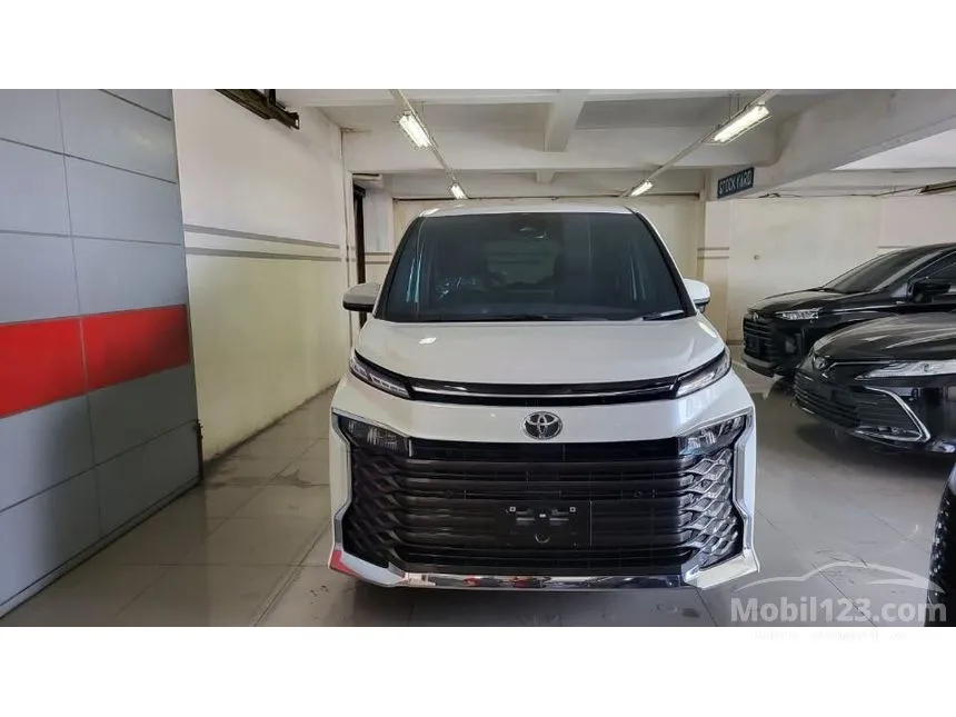 Jual Mobil Toyota Voxy 2023 2.0 di DKI Jakarta Automatic Van Wagon Putih Rp 598.900.000