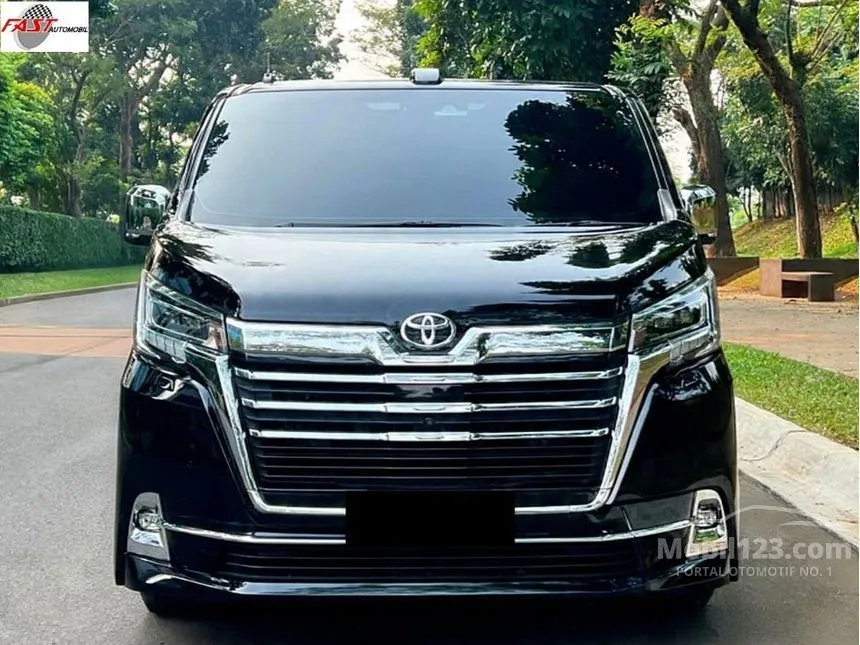 2023 Toyota GranAce Premium MPV