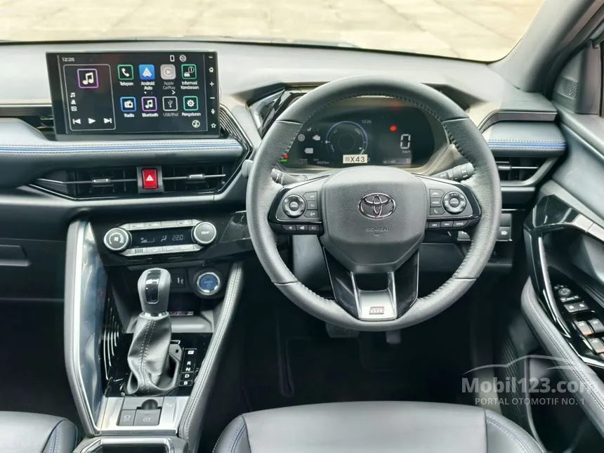 2025 Toyota Yaris Cross S HV (2 Tone) with GR Parts Aero Pkg SUV