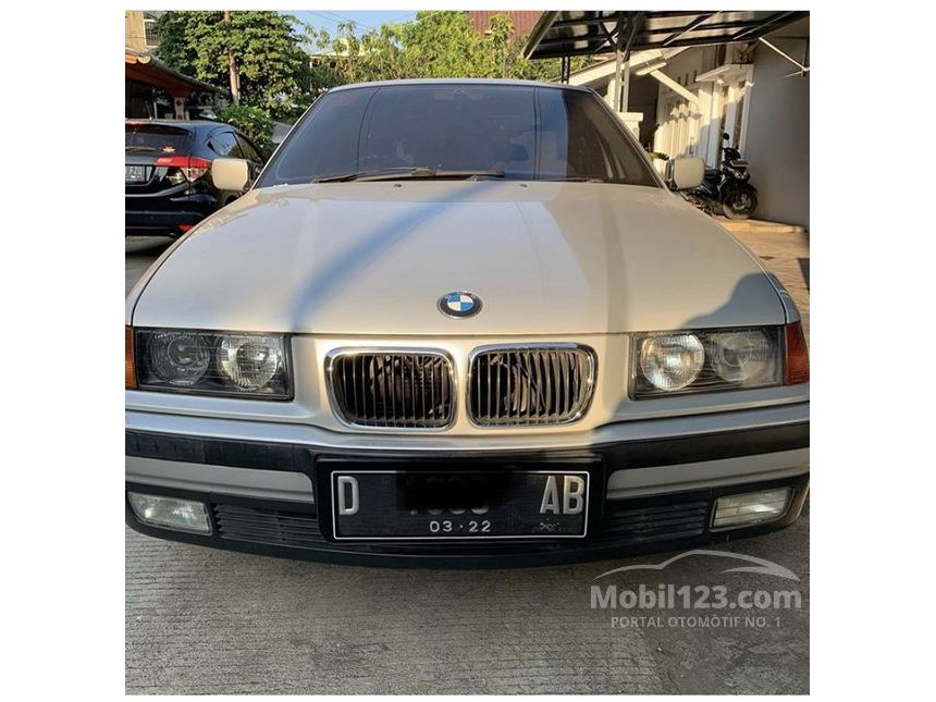 1995 BMW 320i Sedan