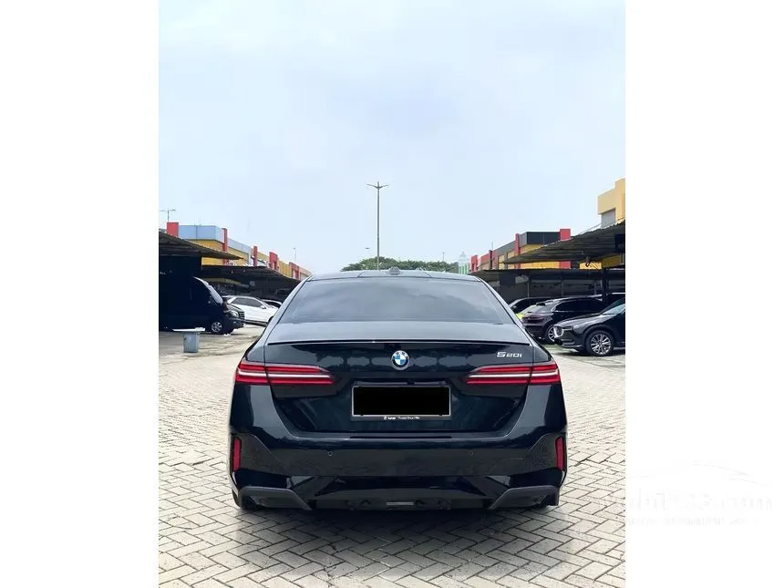 2025 BMW 520i M Sport Sedan