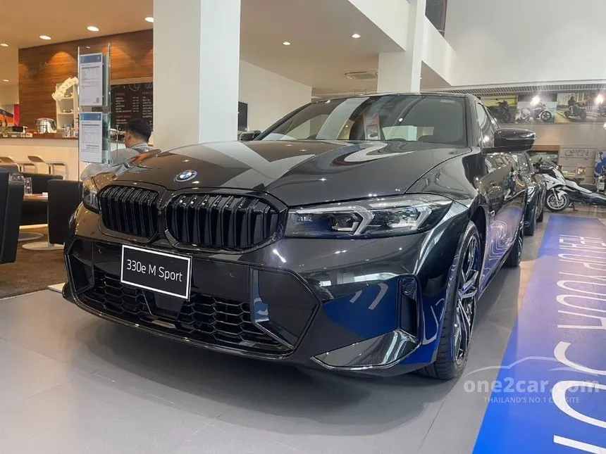 2025 BMW 330e M Sport Sedan
